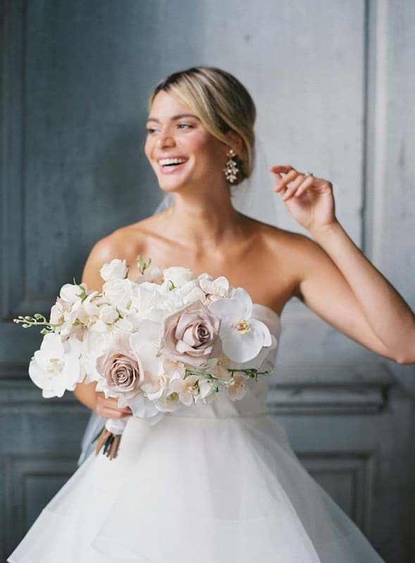 Picture of Wren Bridal Bouquet (Hand-tied)
