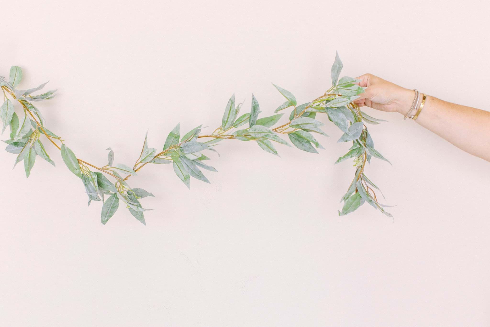 Picture of Frosted Leaf Garland
