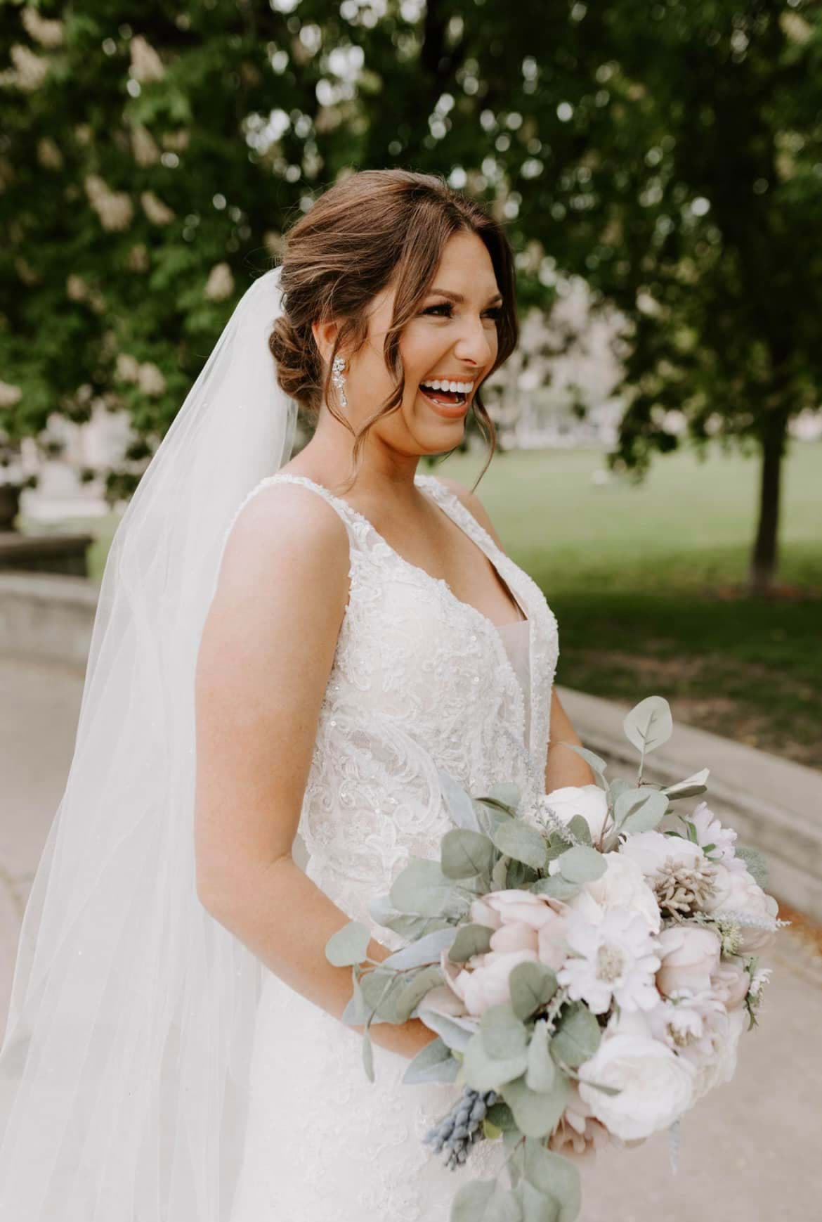 Picture of Taylor Bridal Bouquet (Hand-tied)