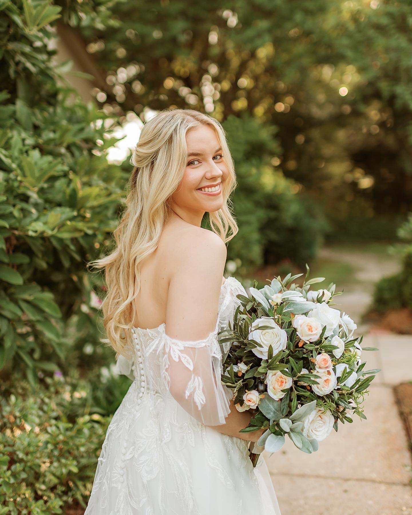 Picture of Olivia Bridal Bouquet (Hand-tied)