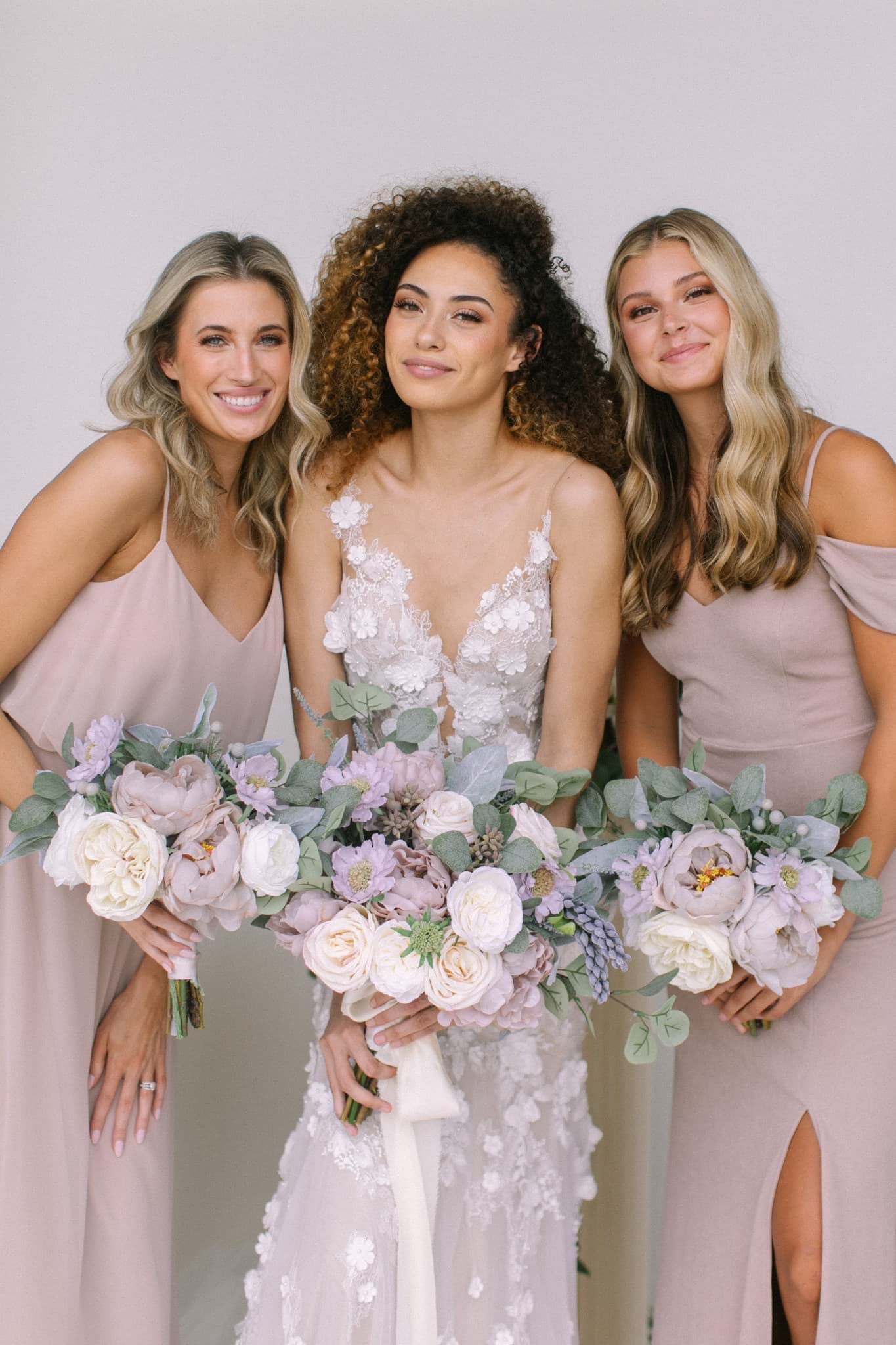 Picture of Taylor Bridal Bouquet (Hand-tied)