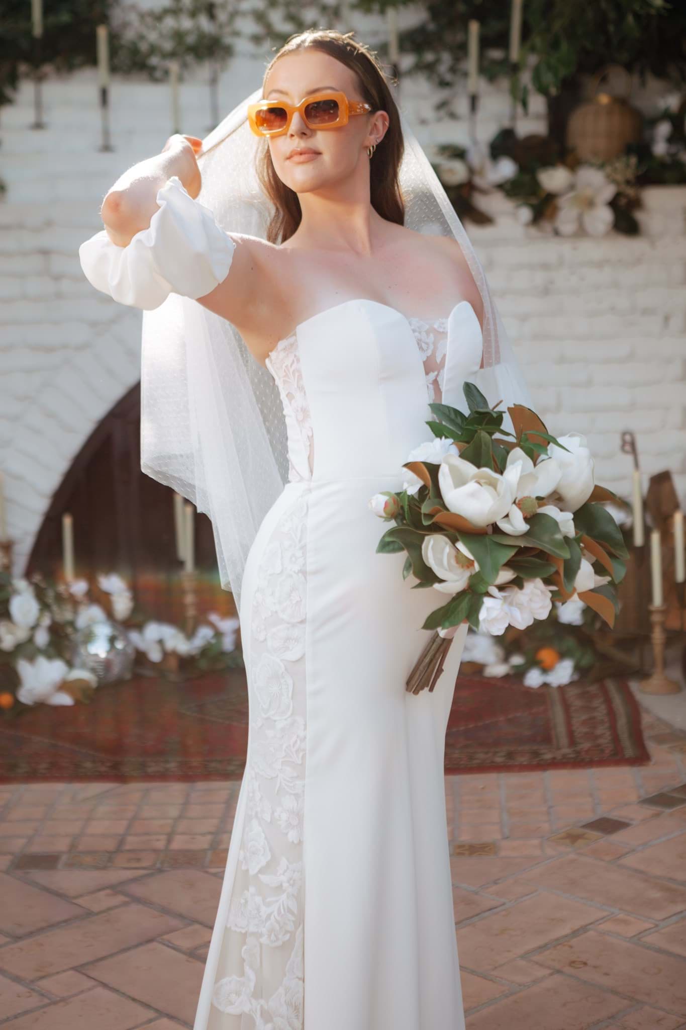 Picture of Shelbie Bridal Bouquet (Hand-tied)