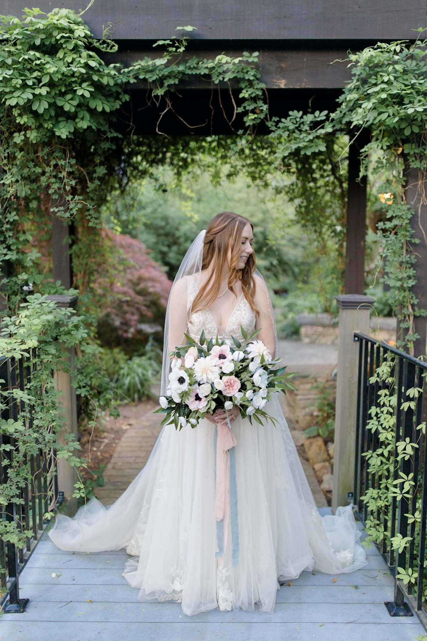 Picture of Charlotte Bridal Bouquet (Hand-tied)