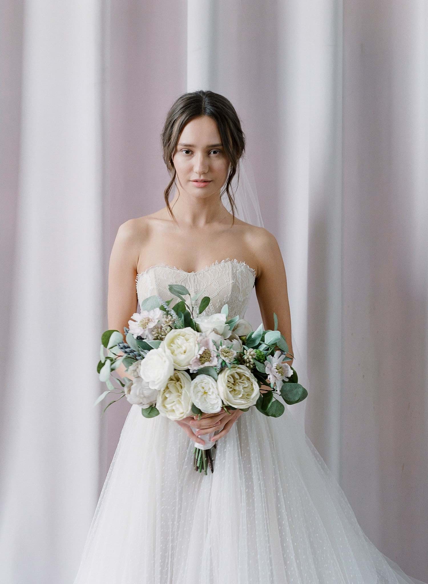 Picture of Taylor Bridal Bouquet (Hand-tied)