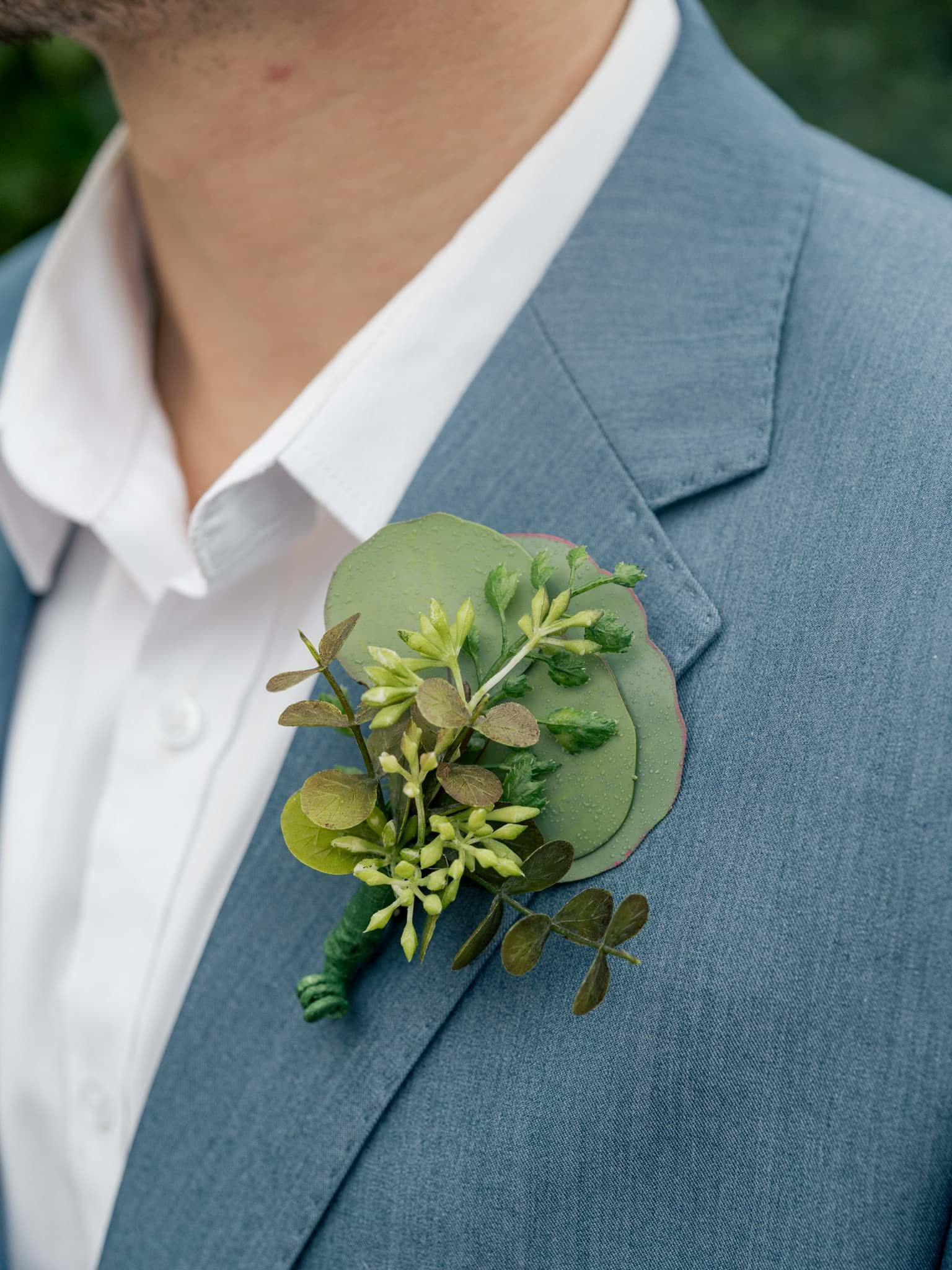 Picture of Laurel Boutonniere