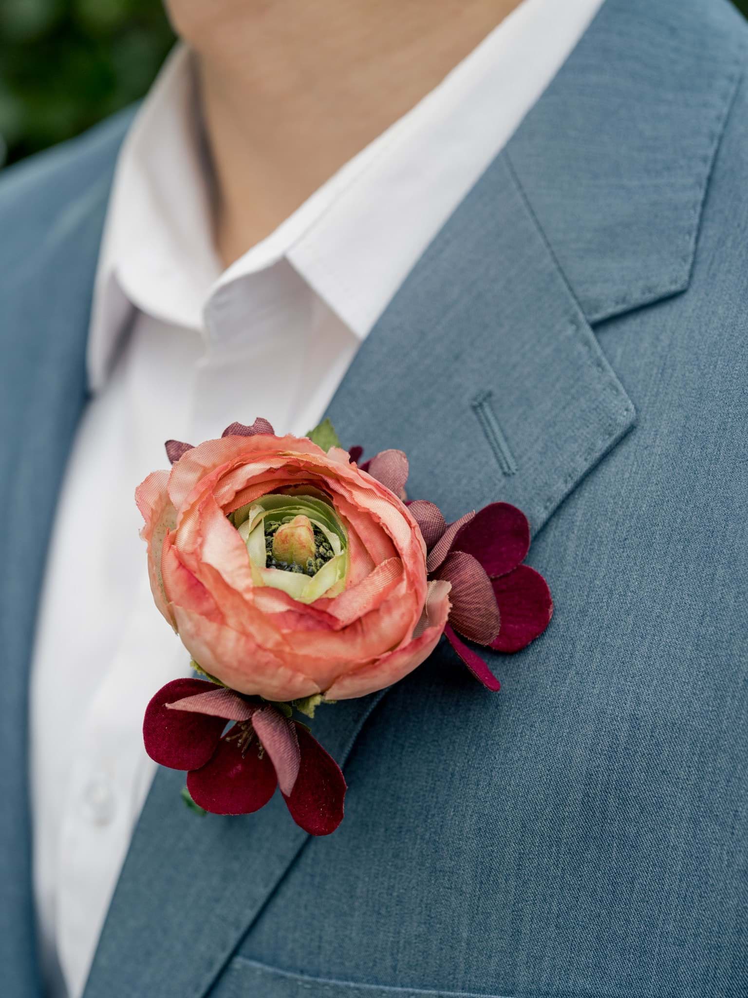 Picture of Nina Boutonniere (Ranunculus)