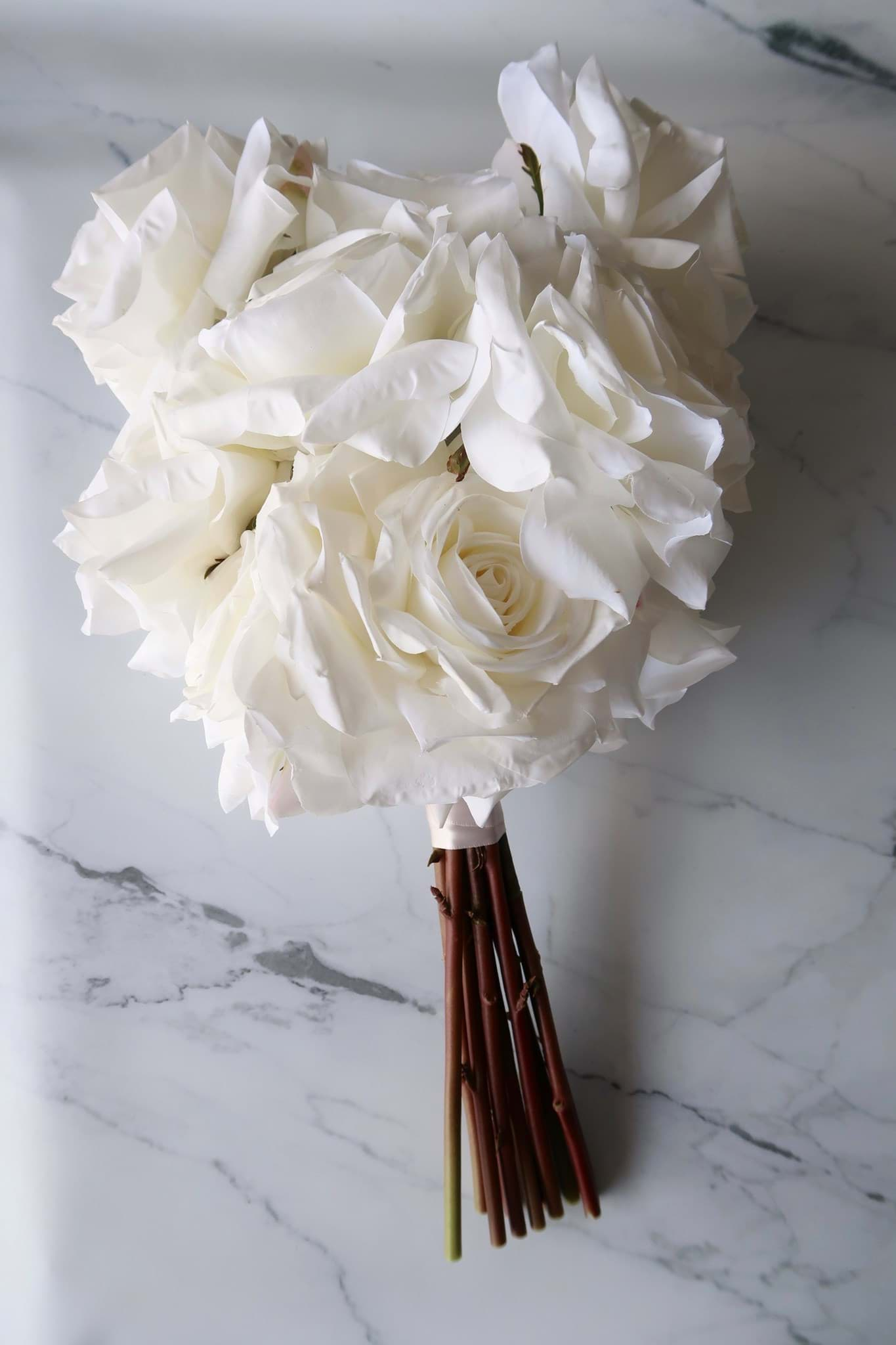 Picture of Bianca Bridal Bouquet Blanc (Garden-cut)