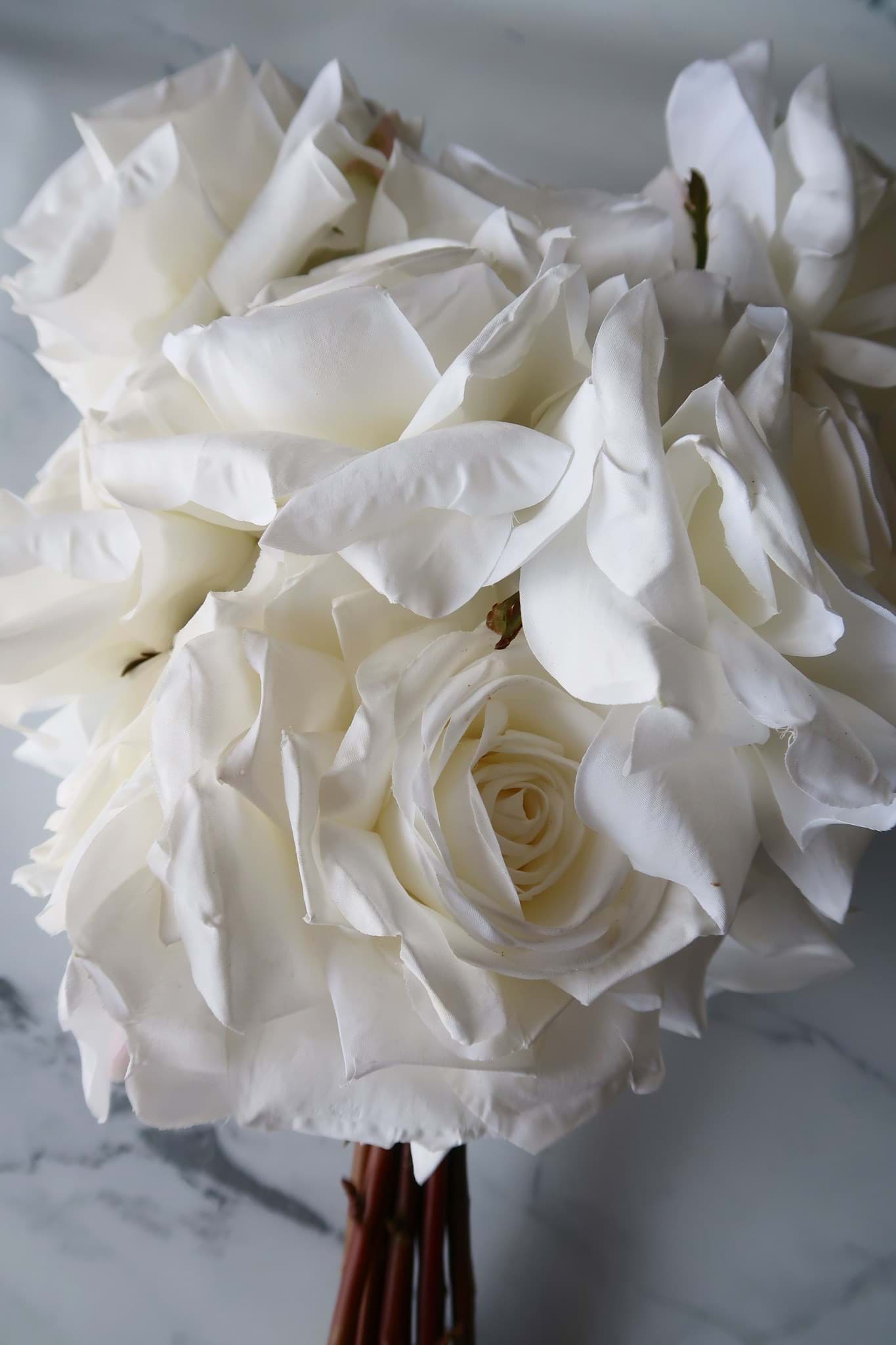 Picture of Bianca Bridal Bouquet Blanc (Garden-cut)
