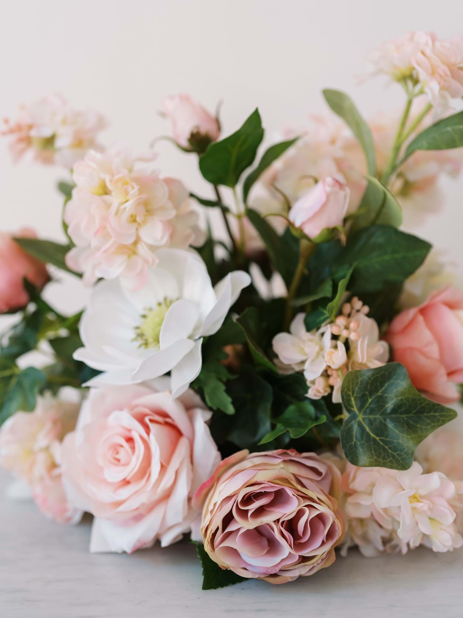 Picture of Charlotte Vaseless Centerpiece