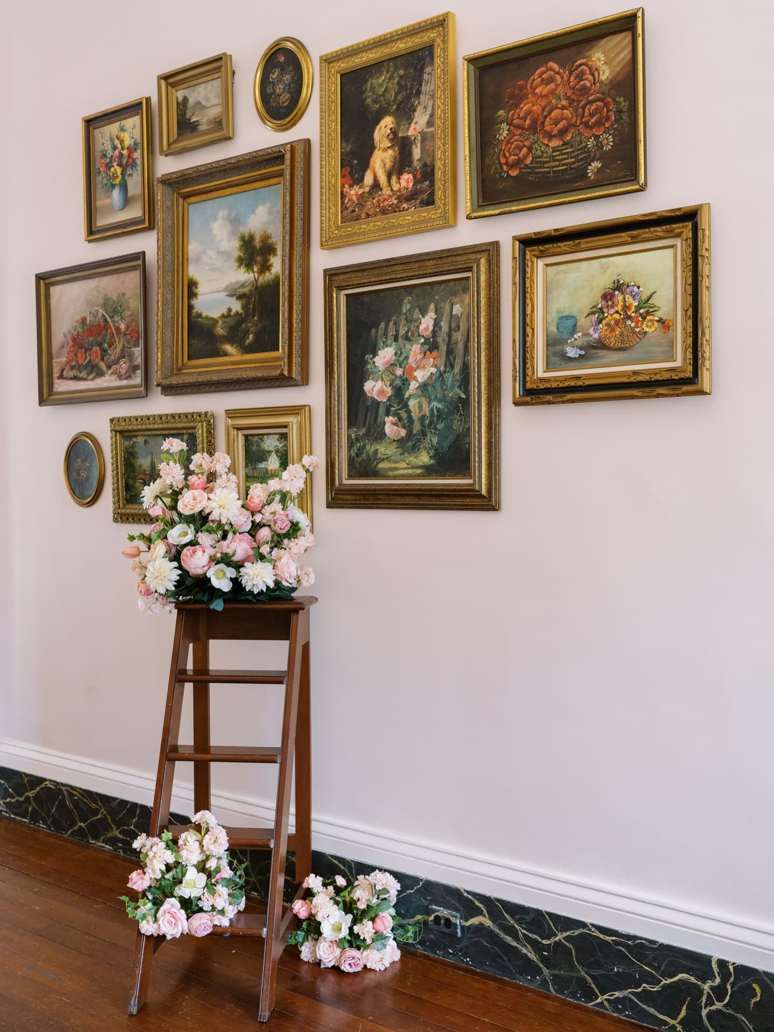 Picture of Charlotte Vaseless Centerpiece