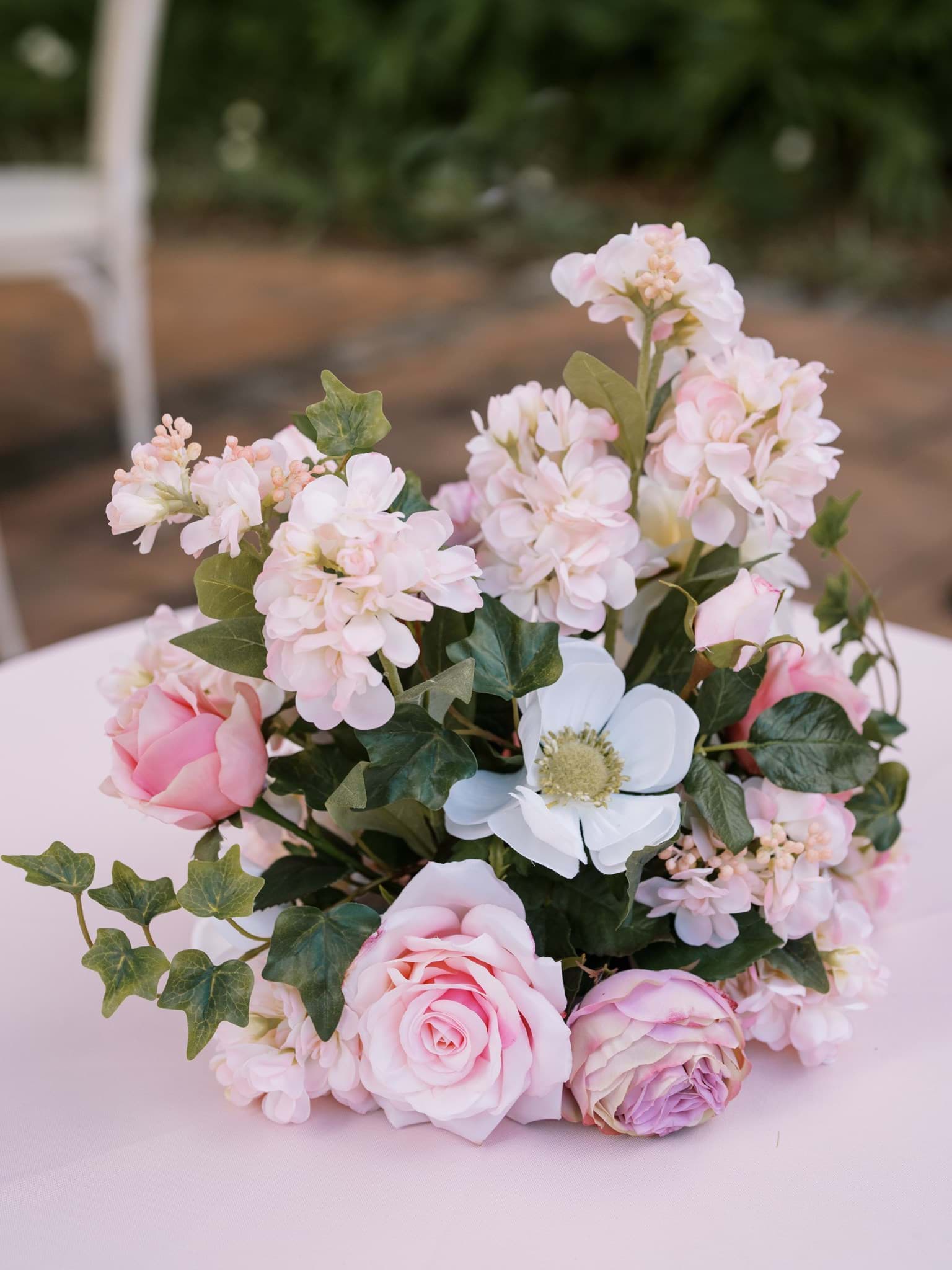 Picture of Charlotte Vaseless Centerpiece