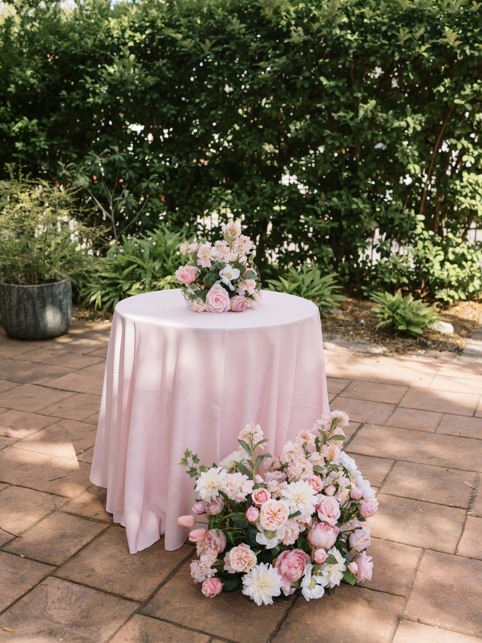 Picture of Charlotte Vaseless Centerpiece