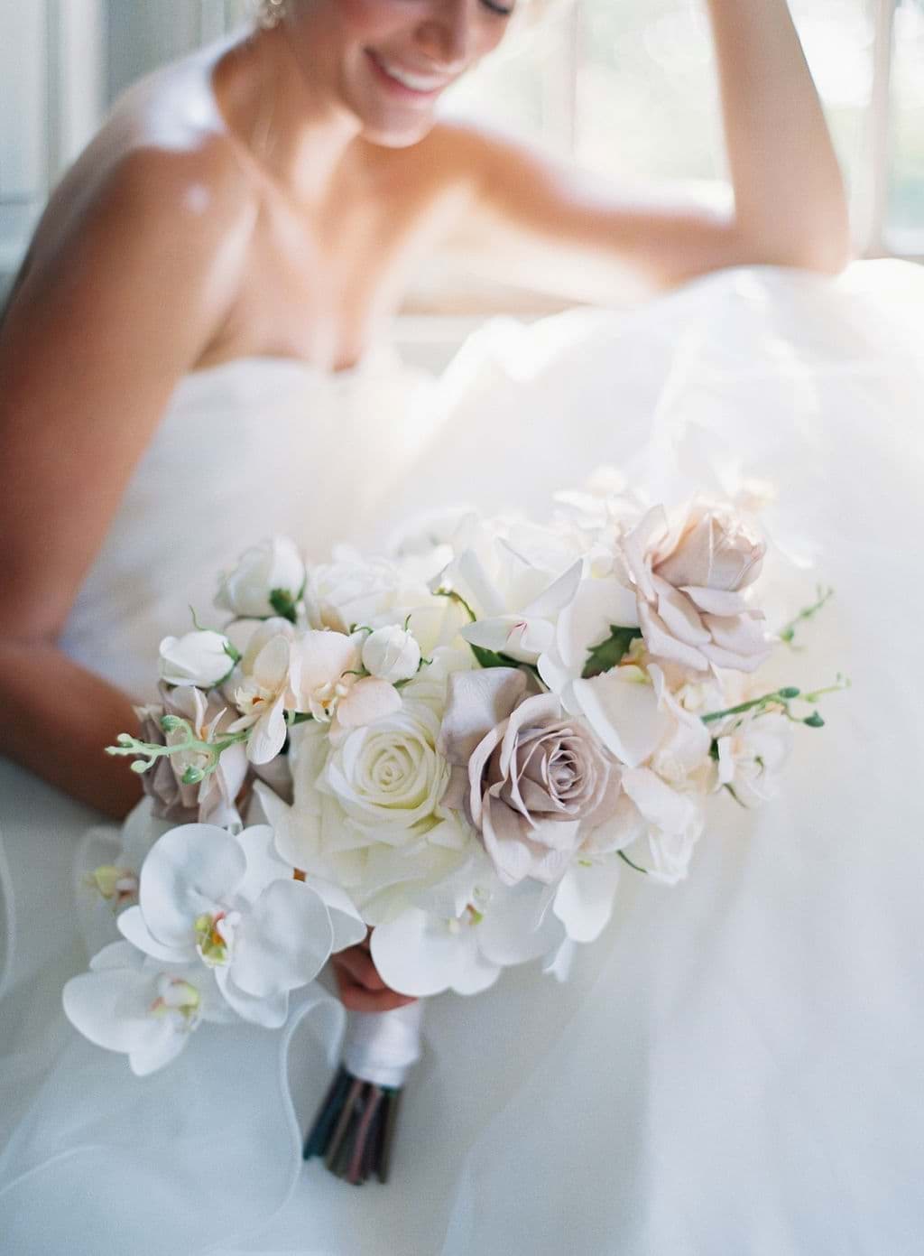Picture of Wren Bridal Bouquet (Hand-tied)