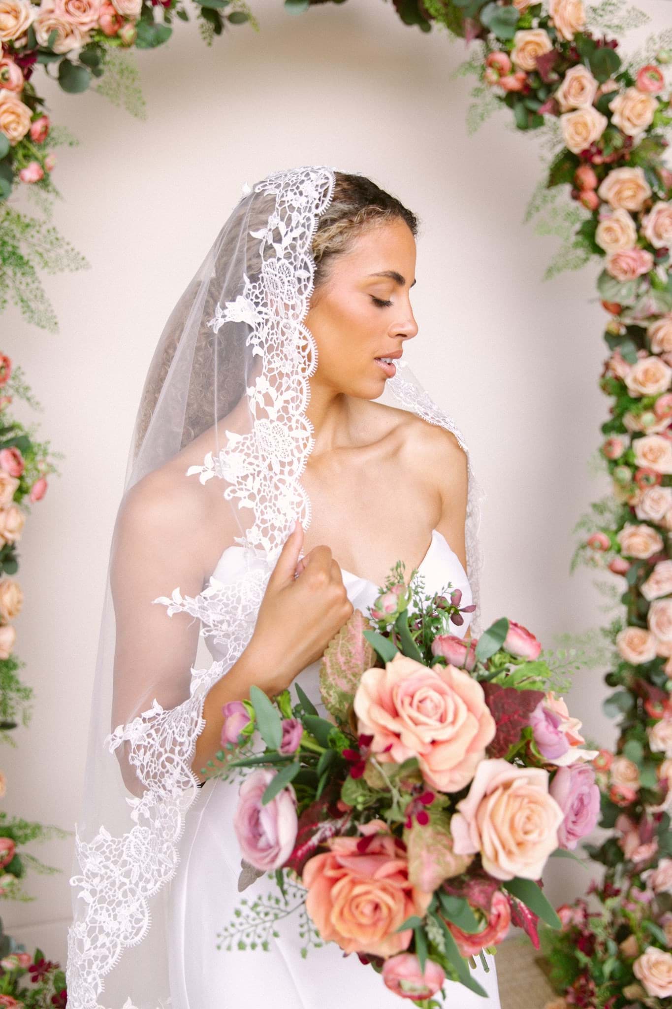 Picture of Nina Bridal Bouquet (Hand-tied)