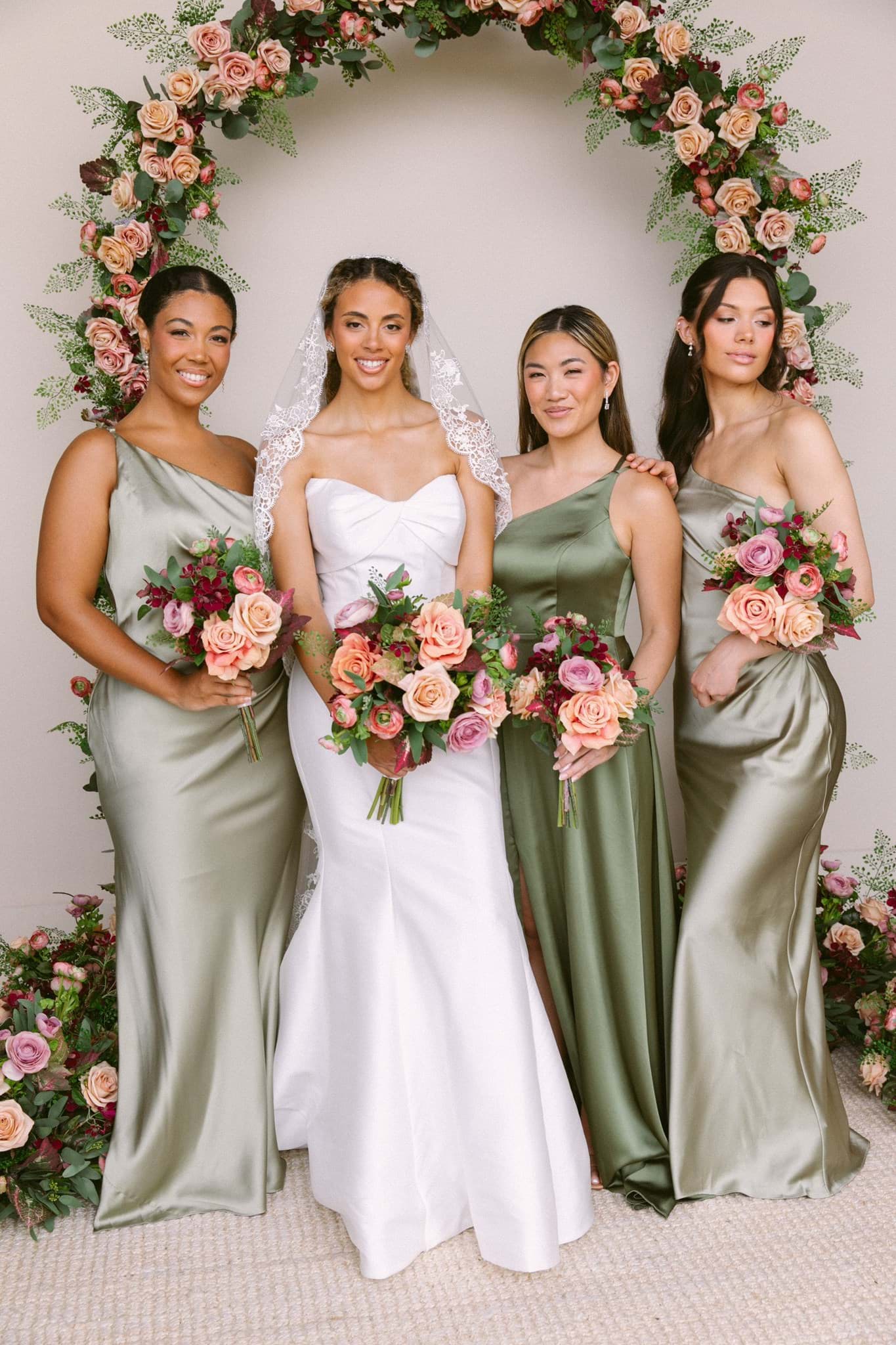 Picture of Nina Bridal Bouquet (Hand-tied)